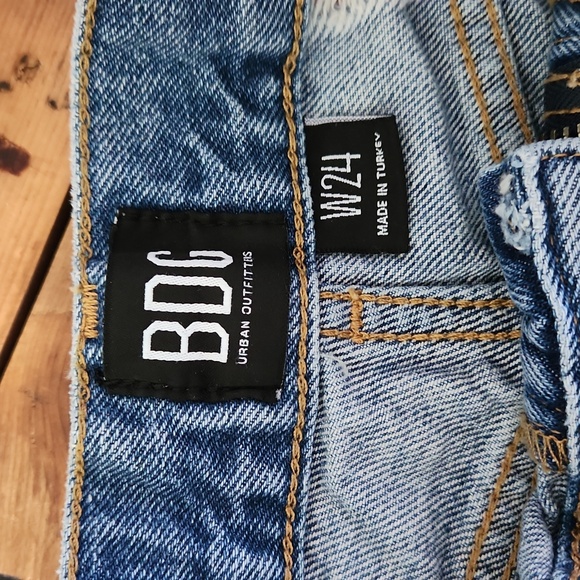 Shorts - Picture 3 of 3